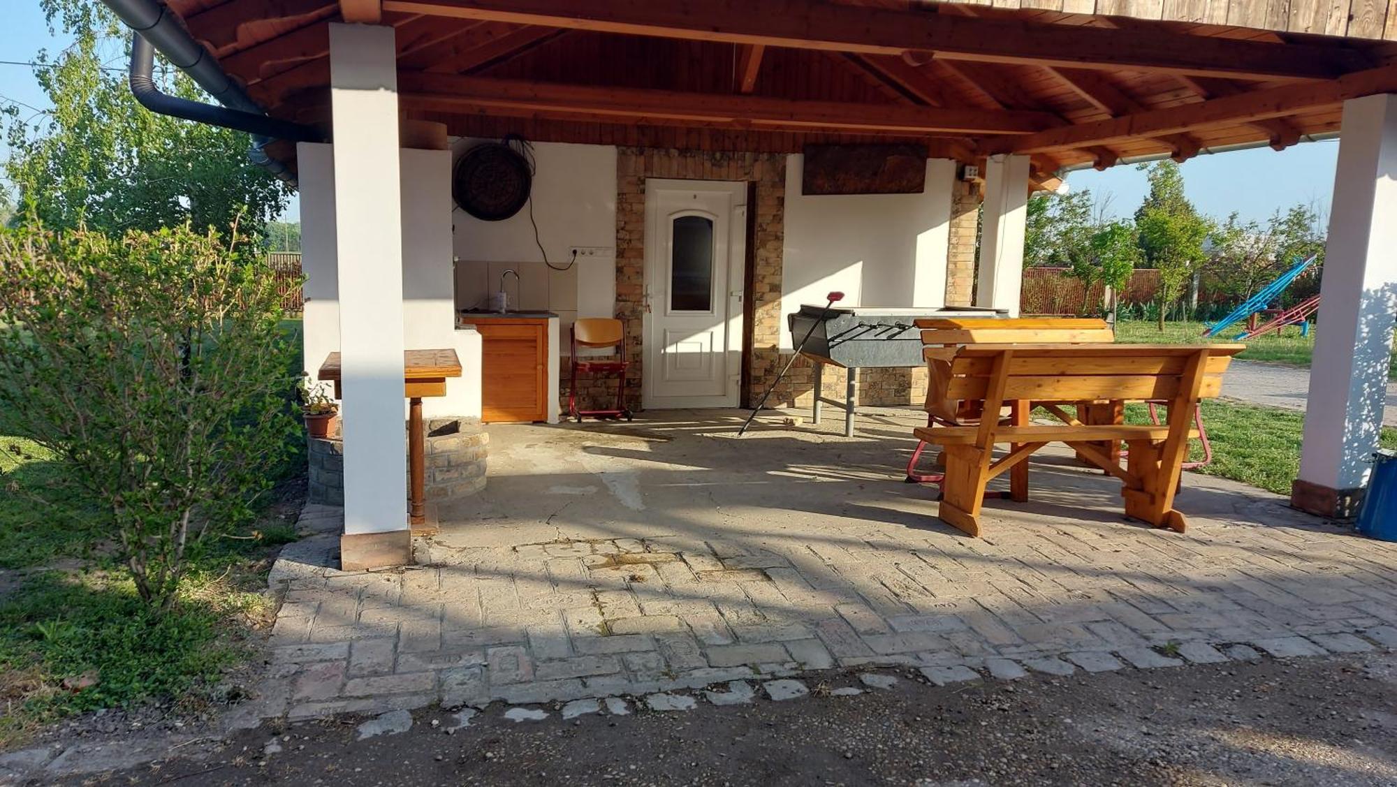 Apartamento Anna Apartman Maroslele Exterior foto